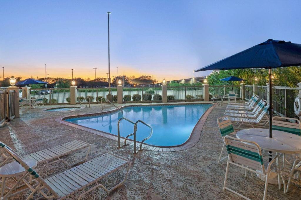 Hotel Sonesta Essential Houston Westchase Exterior foto
